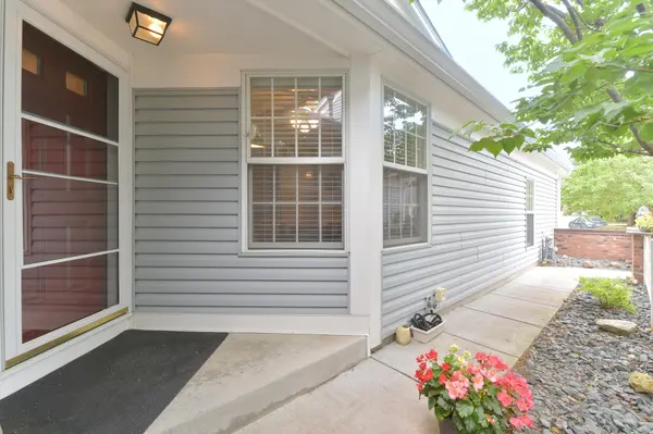 1262 Pond View LN, White Bear Lake, MN 55110