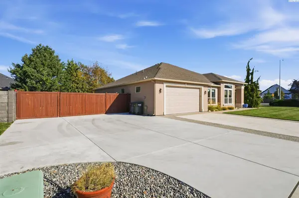 1711 Sunshine Ave, West Richland, WA 99353