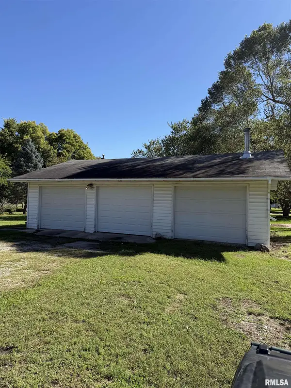 207 N 4TH ST, Oquawka, IL 61469