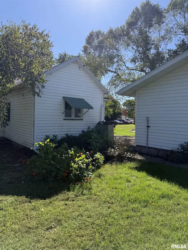 207 N 4TH ST, Oquawka, IL 61469
