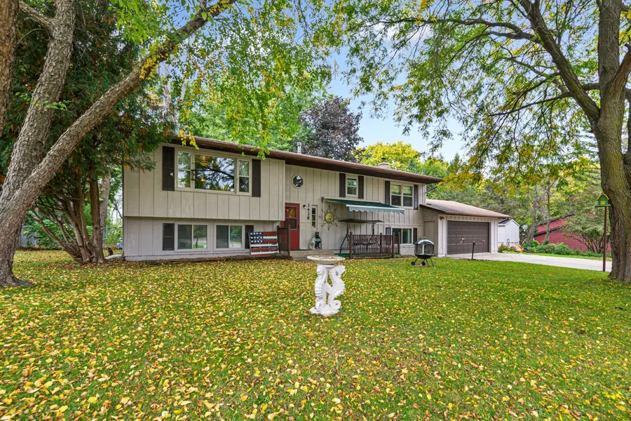 1428 11th AVE NE, Faribault, MN 55021