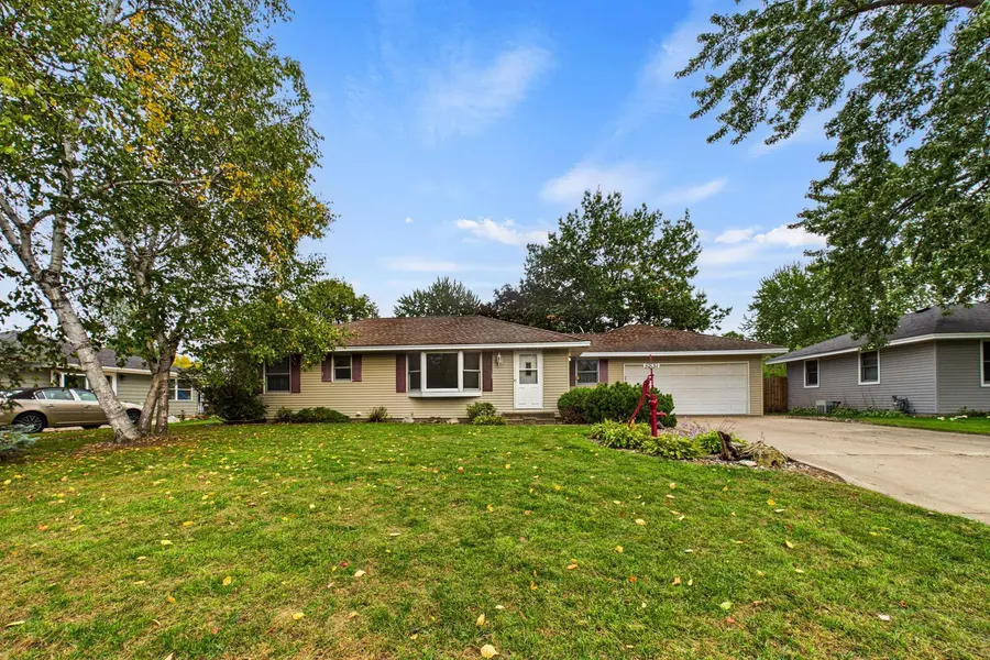 8831 Greenway AVE S, Cottage Grove, MN 55016