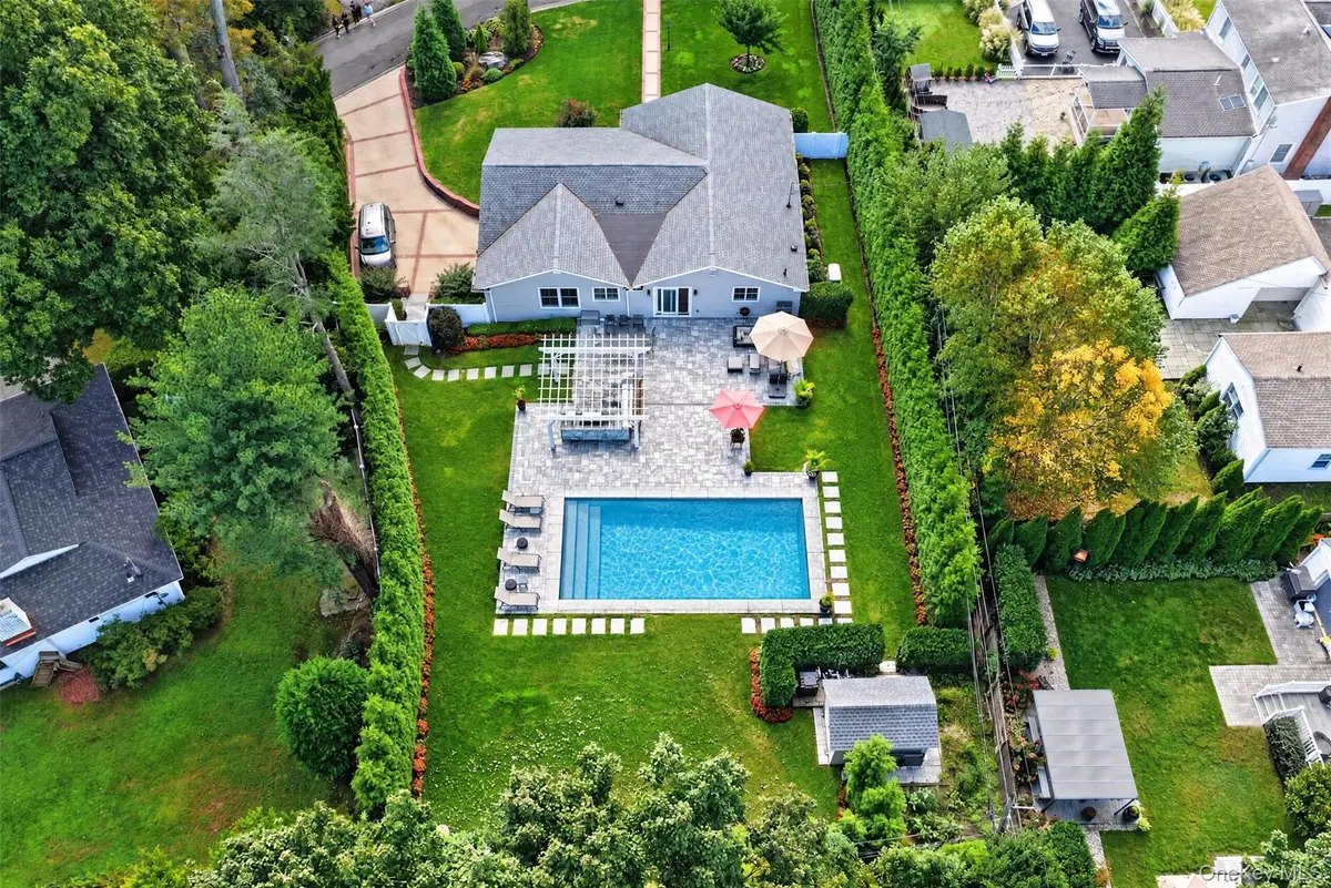 116 Valley AVE, Locust Valley, NY 11560