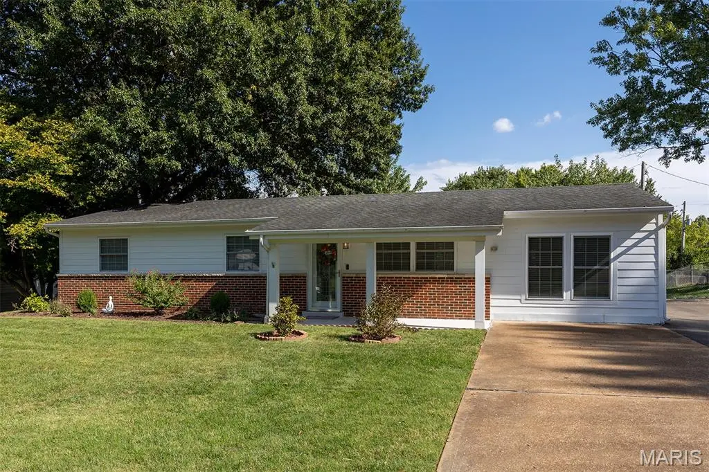 246 Howard DR, Ballwin, MO 63021