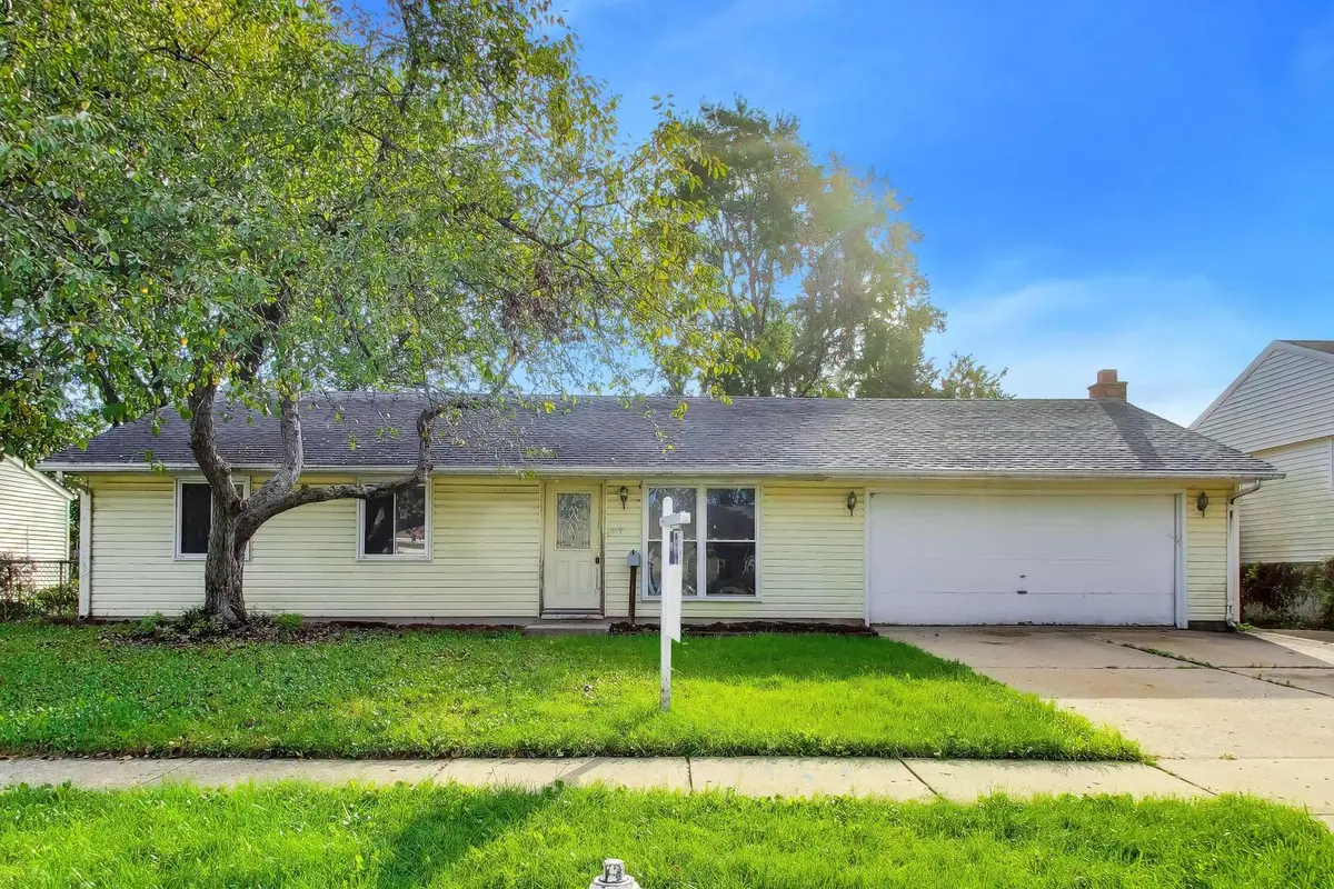 619 Parkside CIR, Streamwood, IL 60107