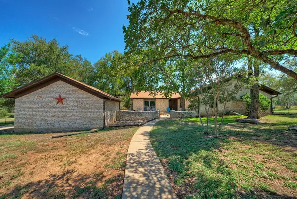 2300 Robin RD, Manchaca, TX 78652