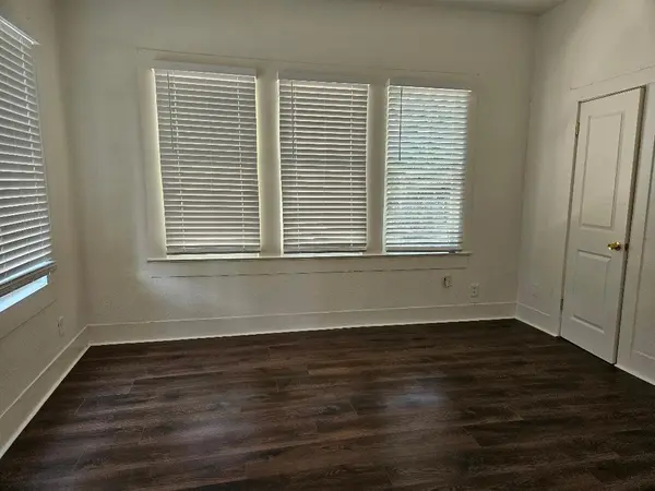 304 W Metcalfe ST, Hutto, TX 78634