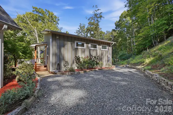 2711 Rabbit Hop RD, Spruce Pine, NC 28777