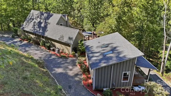 2711 Rabbit Hop RD, Spruce Pine, NC 28777
