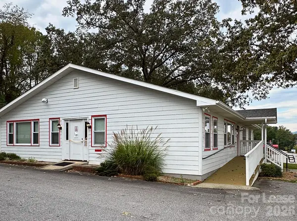 5 Long Shoals RD #A, Arden, NC 28704