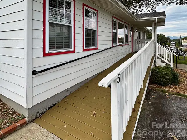 5 Long Shoals RD #A, Arden, NC 28704