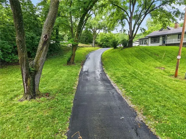 9800 Hutton RD, Kansas City, KS 66109