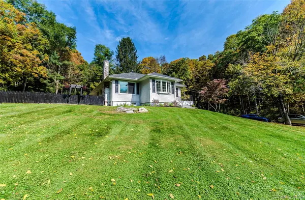 429 Hunns Lake RD, Stanfordville, NY 12581