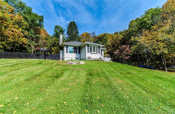 429 Hunns Lake RD, Stanfordville, NY 12581