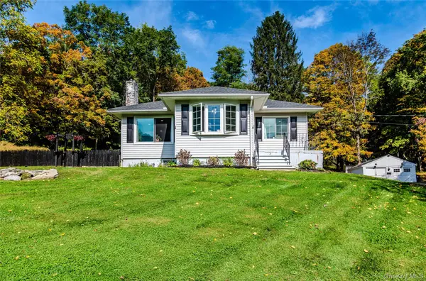 429 Hunns Lake RD, Stanfordville, NY 12581