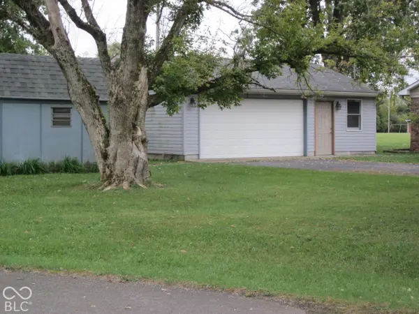 10877 N Dake Lake DR, Mooresville, IN 46158