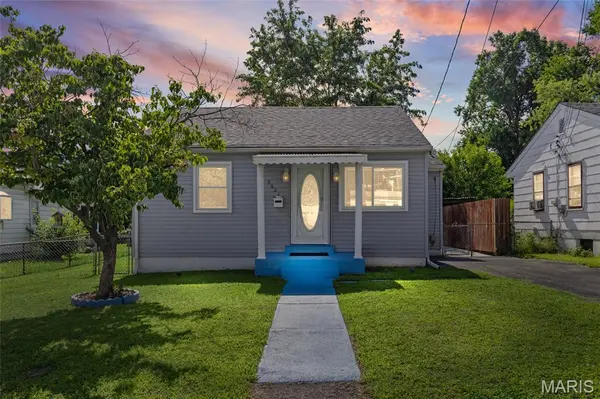 9621 Clyde AVE, St Louis, MO 63125