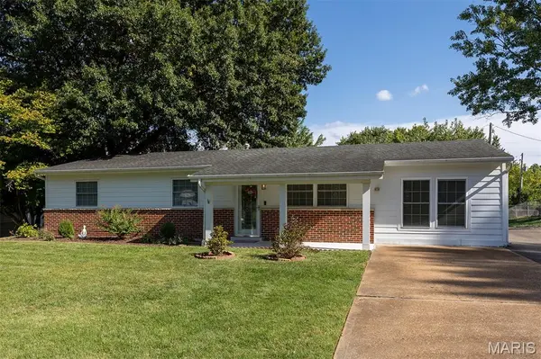 246 Howard DR, Ballwin, MO 63021