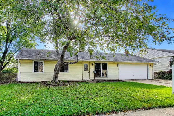 619 Parkside CIR, Streamwood, IL 60107