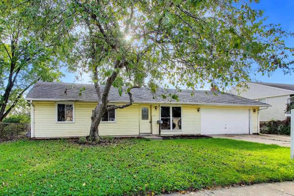 619 Parkside CIR, Streamwood, IL 60107