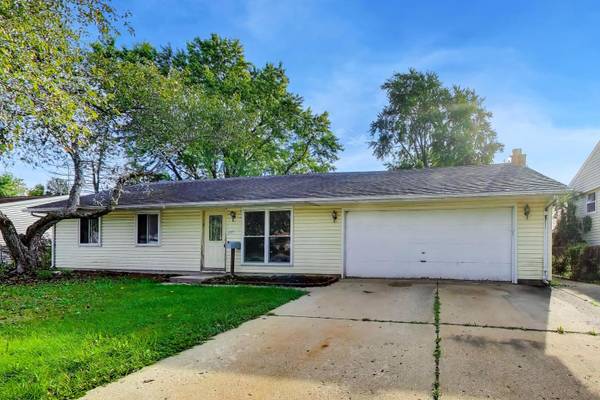 619 Parkside CIR, Streamwood, IL 60107