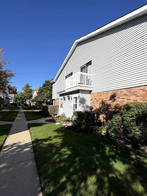 366 Washington CT #366, Vernon Hills, IL 60061