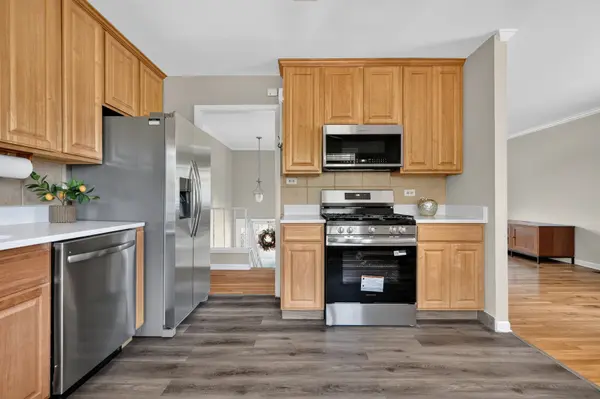 2S068 Churchill LN, Glen Ellyn, IL 60137