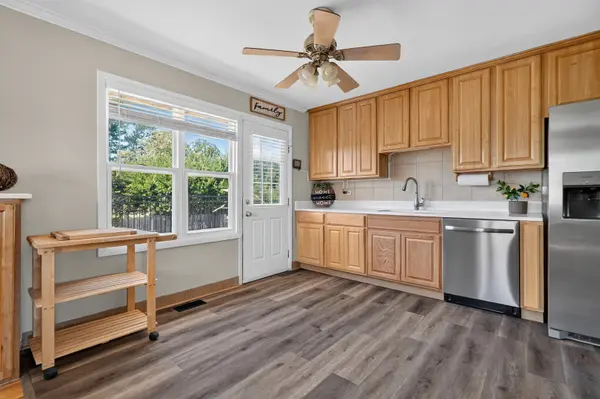 2S068 Churchill LN, Glen Ellyn, IL 60137