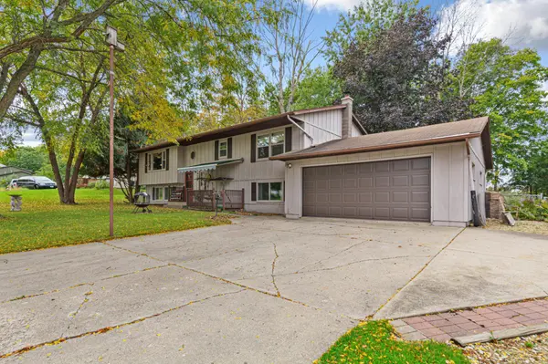 1428 11th AVE NE, Faribault, MN 55021