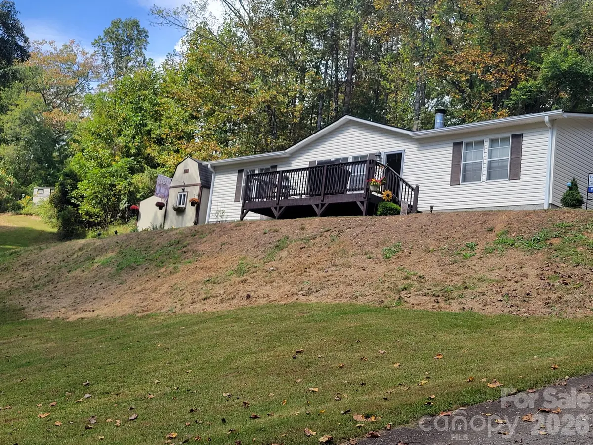 183 Gobbler CIR, Horse Shoe, NC 28742