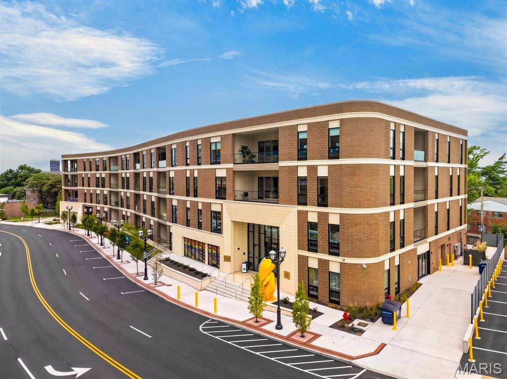 8250 Forsyth BLVD #409, Clayton, MO 63105