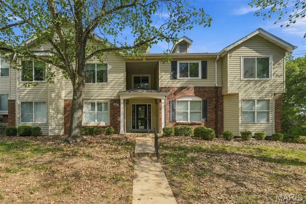 716 Woodside Trails DR #204, Ballwin, MO 63021