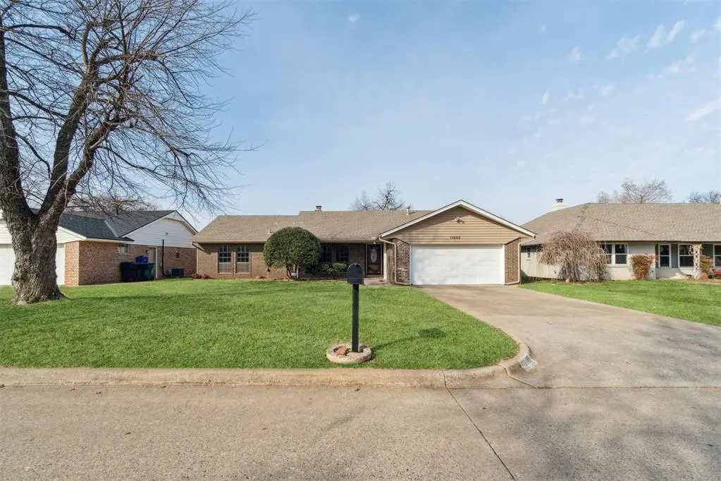 11805 Ashford DR, Yukon, OK 73099