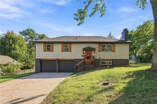 8915 E 57TH ST, Raytown, MO 64133