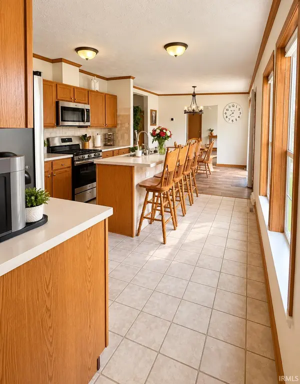 1055 W 700 N ST, Howe, IN 46746