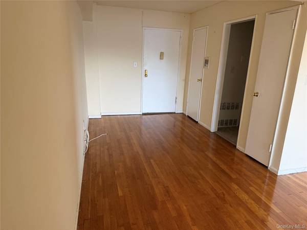 120 S Park AVE #2-B, Rockville Centre, NY 11570