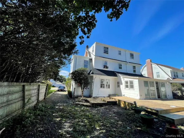 39 Hilbert ST, Hempstead, NY 11550