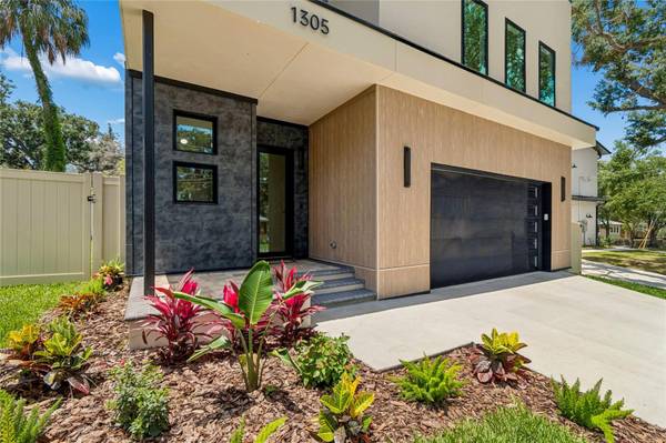 1305 HILTON PL, Tampa, FL 33604