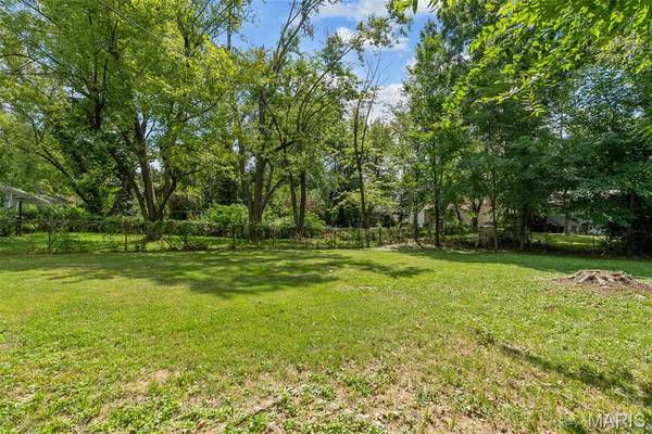 416 Lanark RD, St Louis, MO 63137
