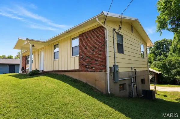 5904 Starlight DR, High Ridge, MO 63049