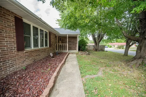 1606 Amber PL, Rolla, MO 65401