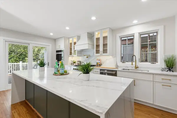 Address not disclosed, Oak Park, IL 60304