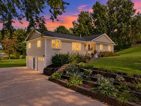 11 Brookside CT, Bettendorf, IA 52722