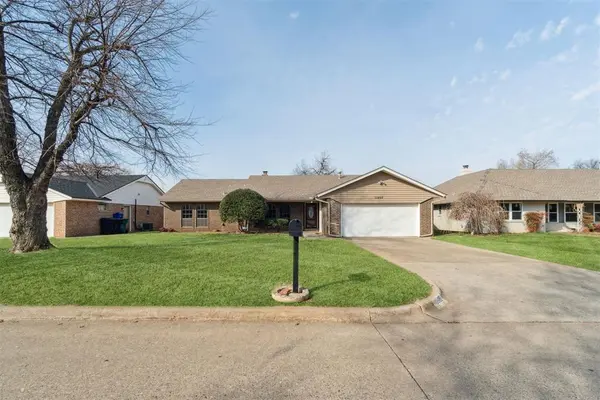11805 Ashford DR, Yukon, OK 73099