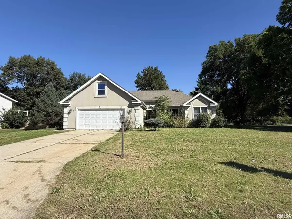100 SARA ST, East Peoria, IL 61611