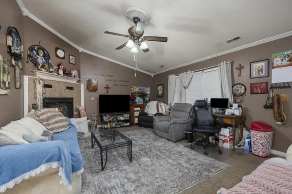 12253 Nodaway LN, Plato, MO 65552