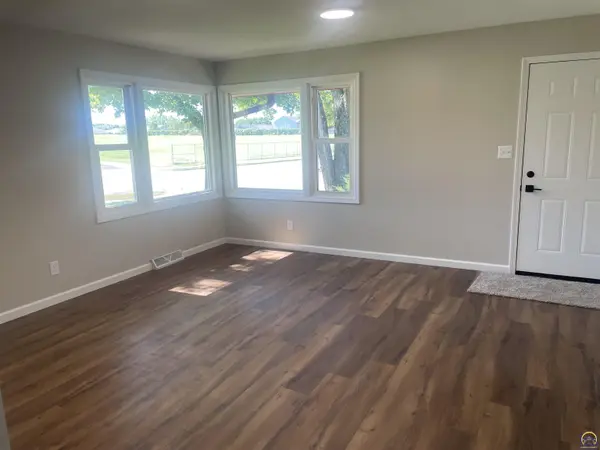 5324 SW 33rd ST, Topeka, KS 66614