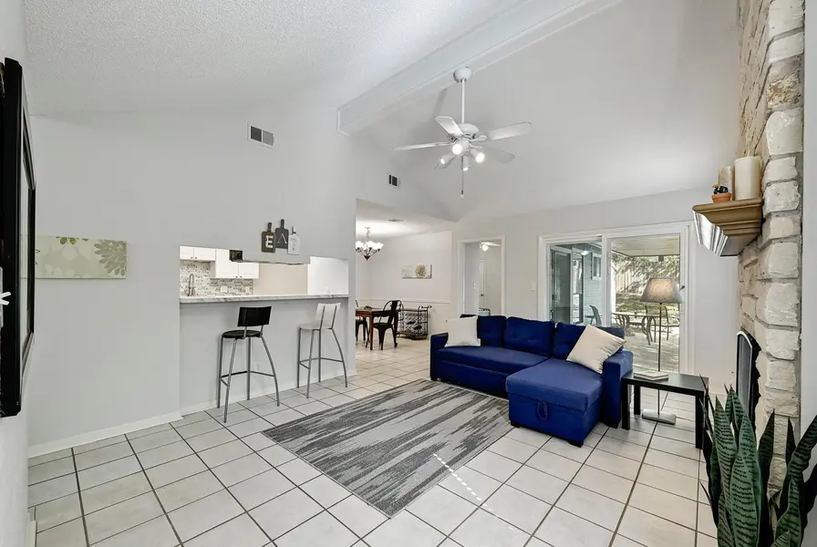275 Mooring CIR #B, Lakeway, TX 78734