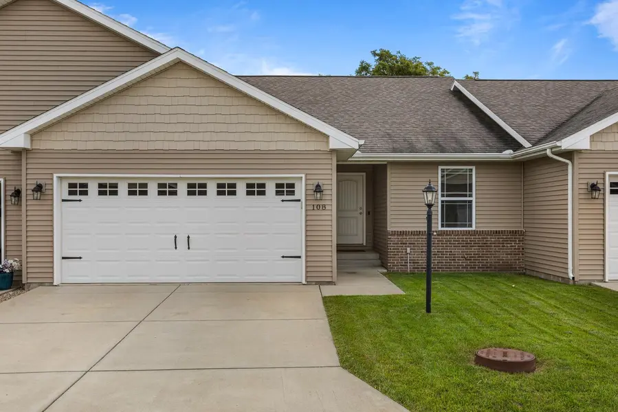 108 Sunset CT, Fisher, IL 61843