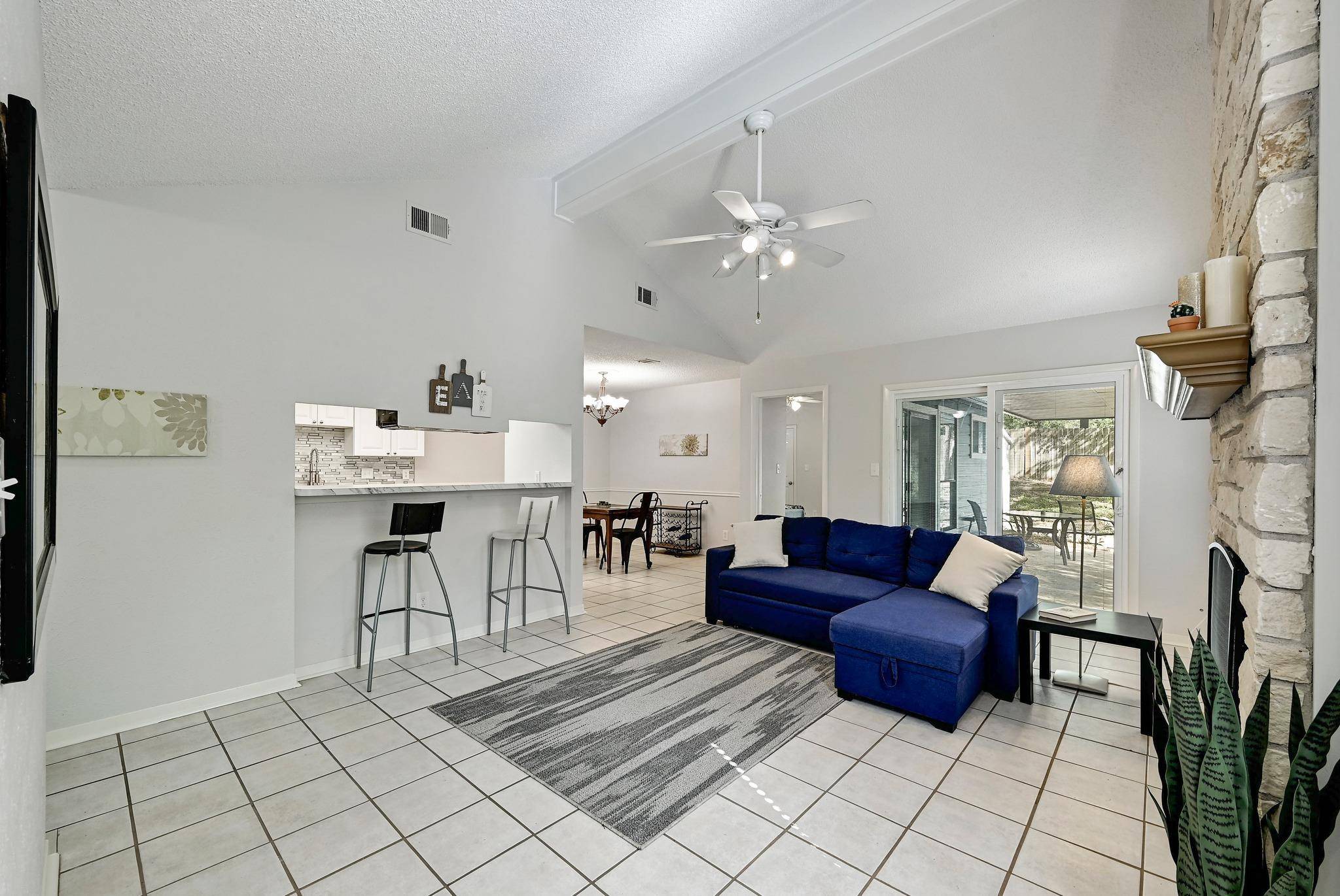 275 Mooring CIR #B, Lakeway, TX 78734